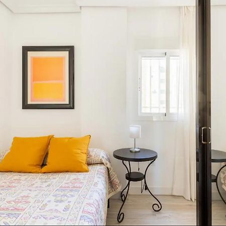 Apartamento Amplio Con 4 Habitaciones Y 2 Banos - Great Apartment With 4 Rooms - 2 Baths Севилья Экстерьер фото