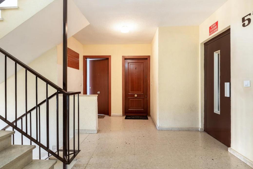 Apartamento Amplio Con 4 Habitaciones Y 2 Banos - Great Apartment With 4 Rooms - 2 Baths Севилья Экстерьер фото