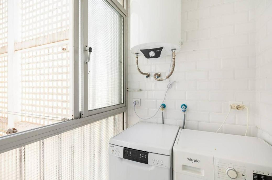 Apartamento Amplio Con 4 Habitaciones Y 2 Banos - Great Apartment With 4 Rooms - 2 Baths Севилья Экстерьер фото