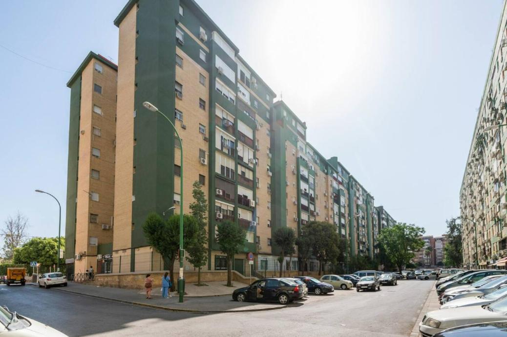 Apartamento Amplio Con 4 Habitaciones Y 2 Banos - Great Apartment With 4 Rooms - 2 Baths Севилья Экстерьер фото
