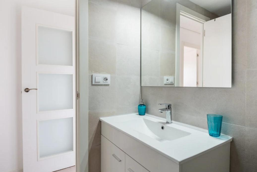 Apartamento Amplio Con 4 Habitaciones Y 2 Banos - Great Apartment With 4 Rooms - 2 Baths Севилья Экстерьер фото
