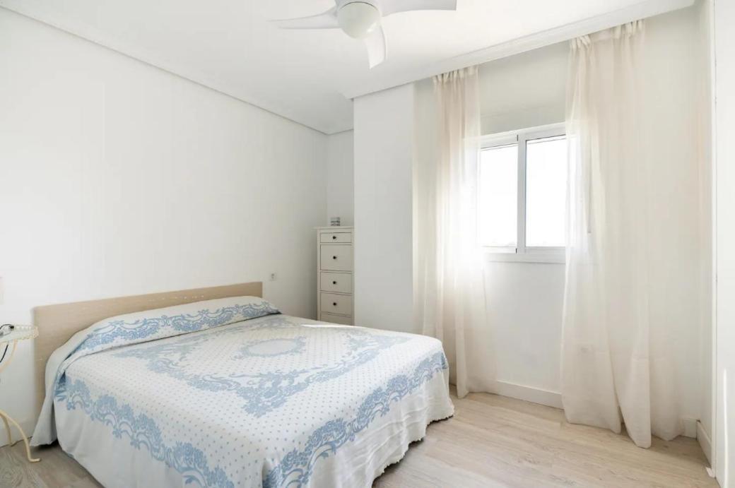 Apartamento Amplio Con 4 Habitaciones Y 2 Banos - Great Apartment With 4 Rooms - 2 Baths Севилья Экстерьер фото