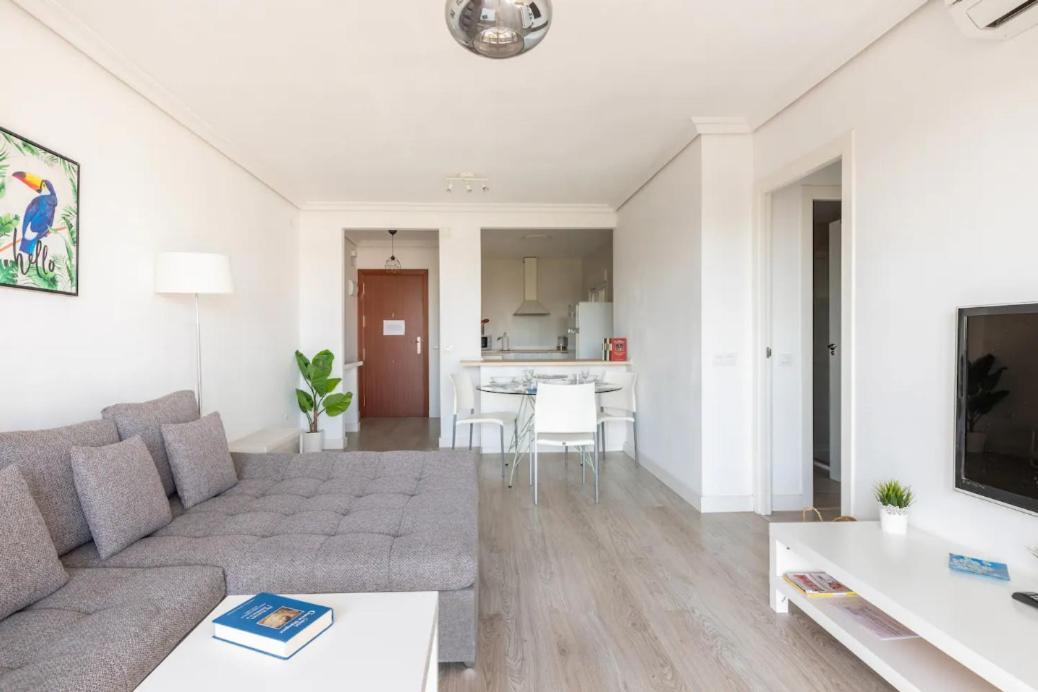 Apartamento Amplio Con 4 Habitaciones Y 2 Banos - Great Apartment With 4 Rooms - 2 Baths Севилья Экстерьер фото
