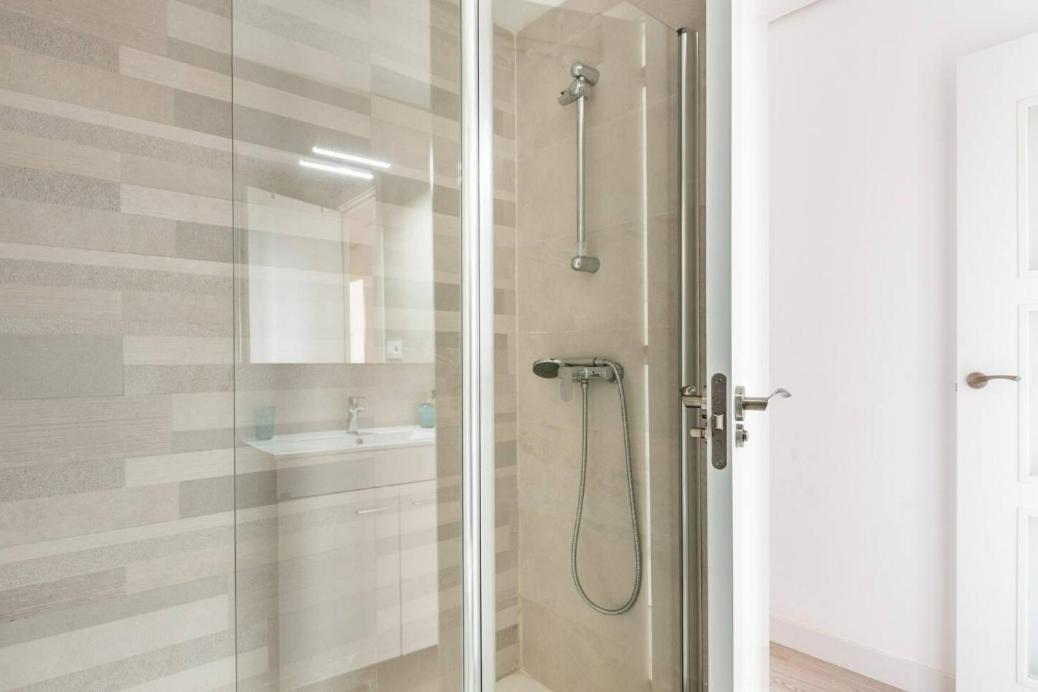 Apartamento Amplio Con 4 Habitaciones Y 2 Banos - Great Apartment With 4 Rooms - 2 Baths Севилья Экстерьер фото