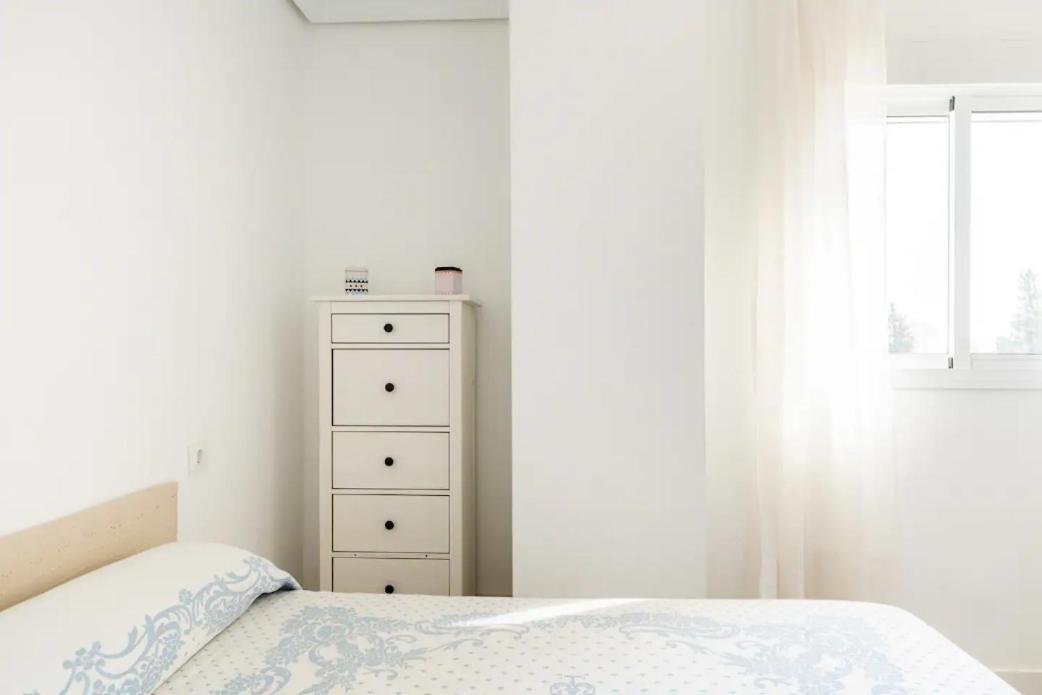 Apartamento Amplio Con 4 Habitaciones Y 2 Banos - Great Apartment With 4 Rooms - 2 Baths Севилья Экстерьер фото