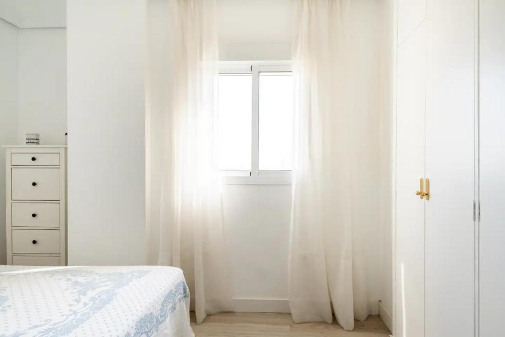 Apartamento Amplio Con 4 Habitaciones Y 2 Banos - Great Apartment With 4 Rooms - 2 Baths Севилья Экстерьер фото