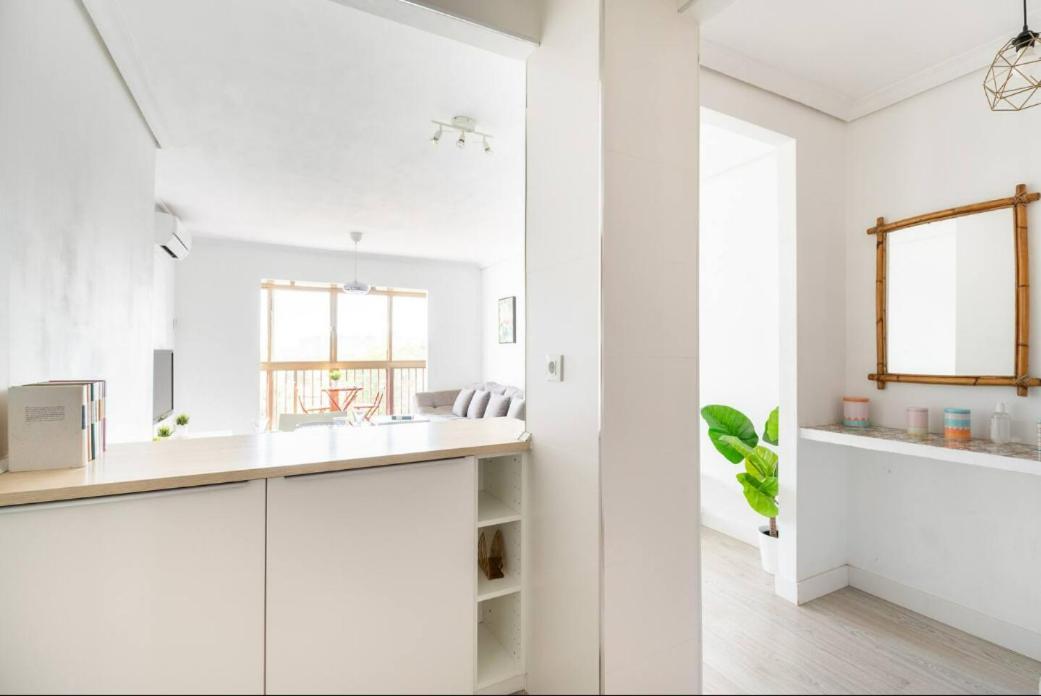 Apartamento Amplio Con 4 Habitaciones Y 2 Banos - Great Apartment With 4 Rooms - 2 Baths Севилья Экстерьер фото